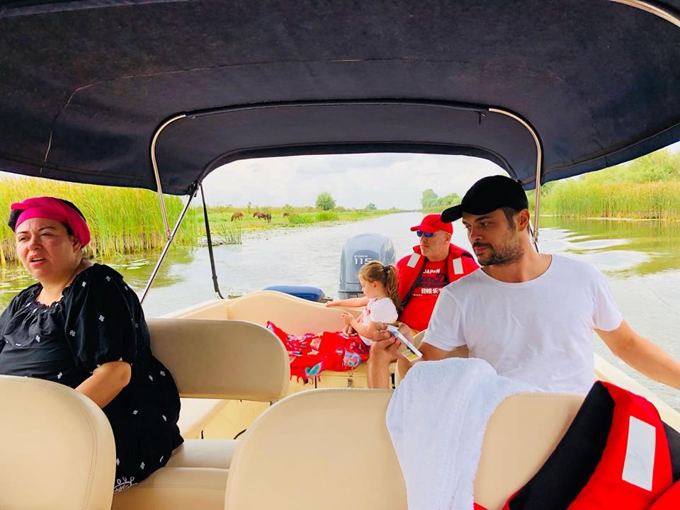 Oana Roman, vacanță în Deltă cu familia. "Am venit ca să-i arătăm Isei frumusețile României" | FOTO
