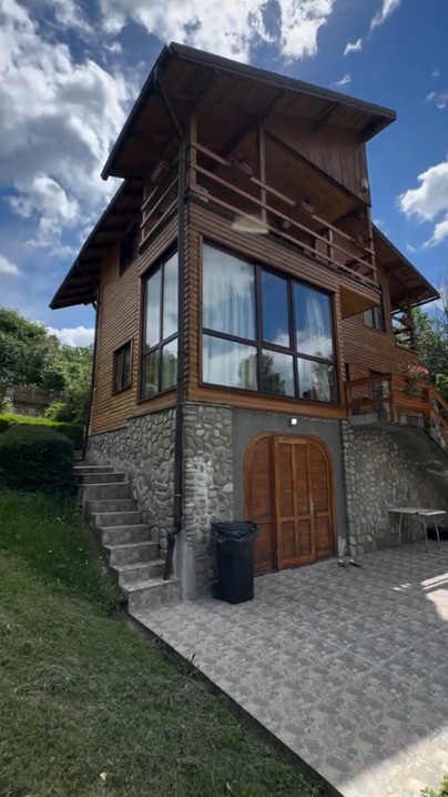 Andreea Marin, imagini în costum de baie la Telega. Cum arată casa de la țară unde se refugiază vedeta: „Locul continuă să fie un dar”