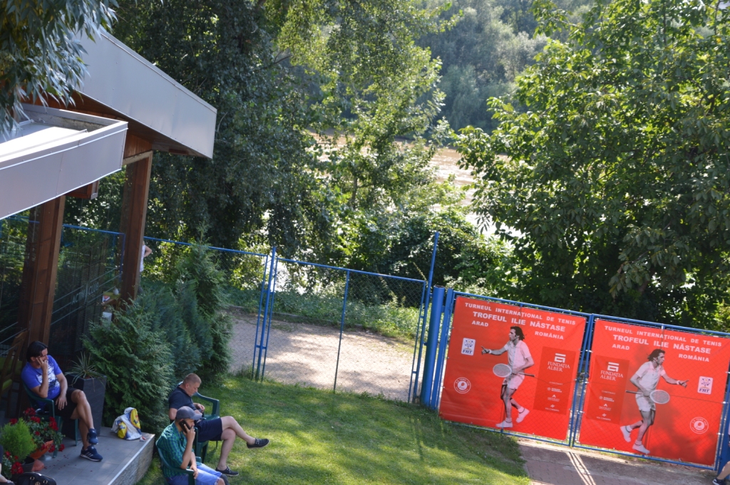 Ioana Loredana Roșca și-a adus buldogul francez la Arad. Fata a câștigat Roland Garros-ul la junioare / GALERIE FOTO