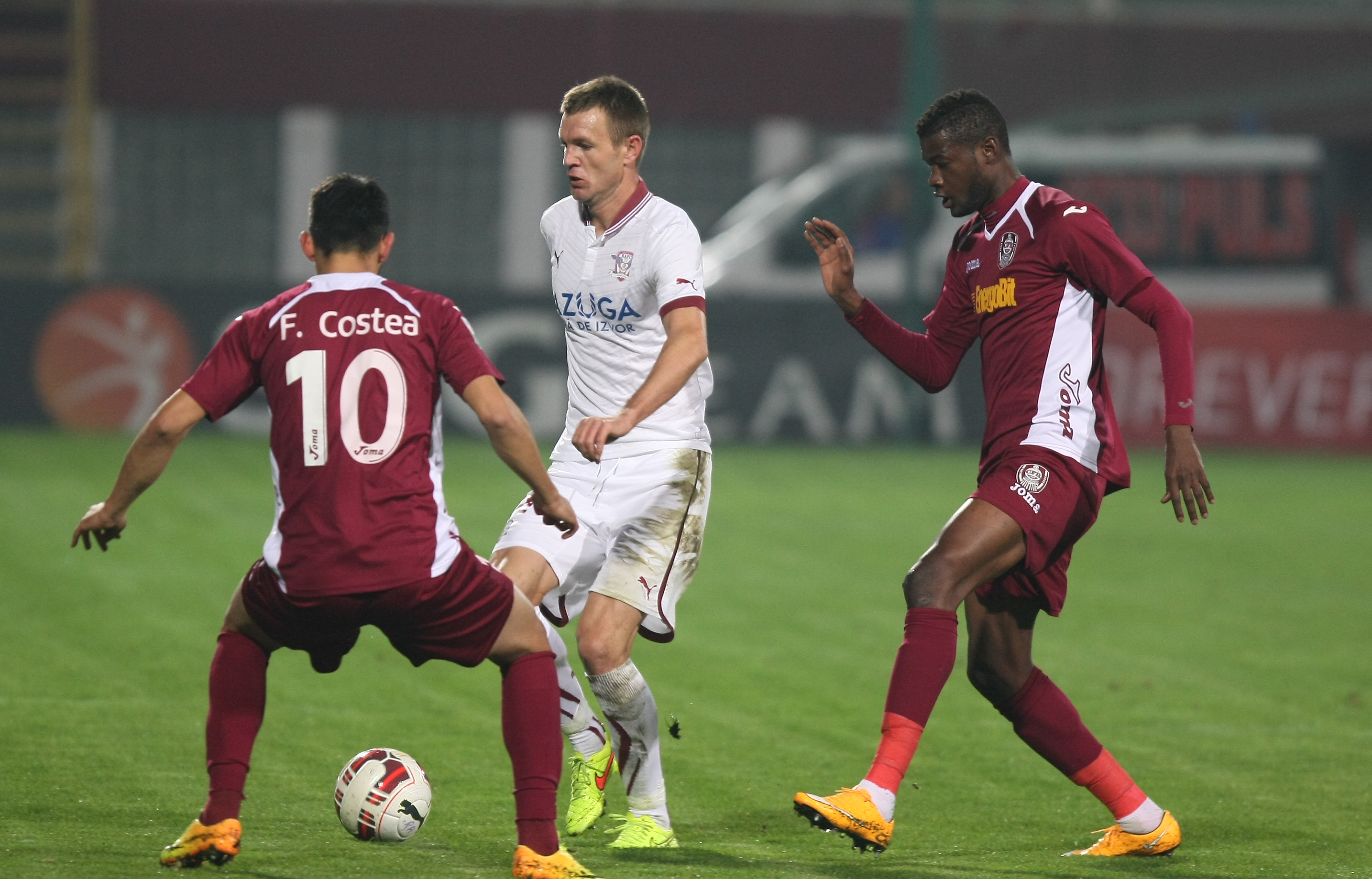 VIDEO/ Cupa României, optimi: Rapid - CFR Cluj 1-2. I-au deraiat pe final