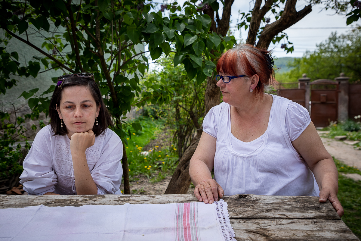 Lovită de o boală rară, o violonistă de 36 de ani din Covasna a uitat aproape totul, mai puțin muzica. “A uitat să plângă. Când o doare ceva, i se umplu ochii de lacrimi, dar râde”