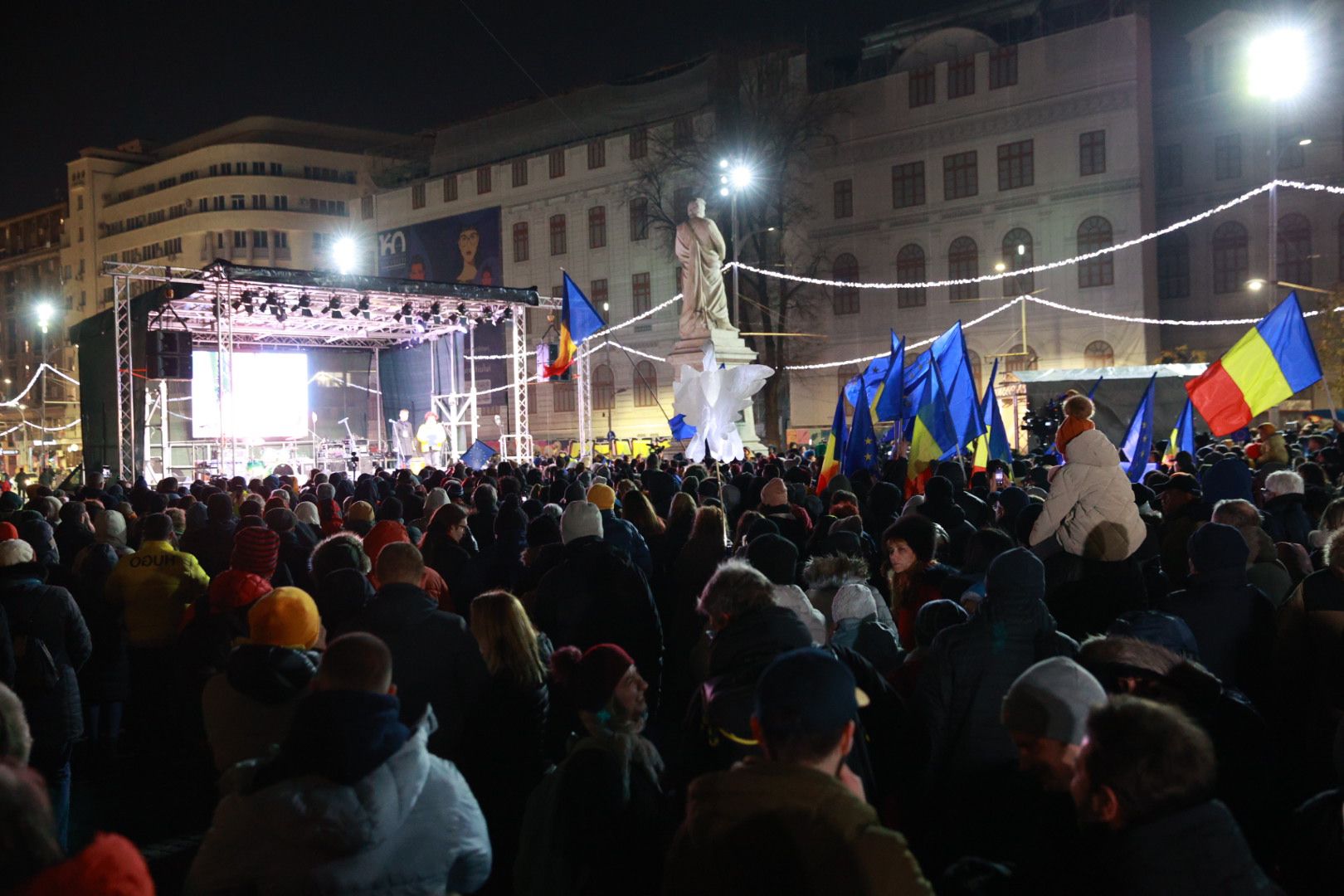 Miting pro-Europa în Piața Universității din București, cu 3 zile înaintea turului 2 al alegerilor prezidențiale