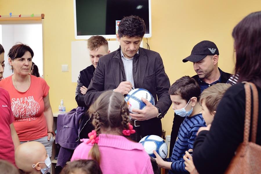 Andrei Stoica, Benny Adegbuyi, Alex Maxim, Belodedici şi Vlădoiu au oferit cadouri copiilor bolnavi de cancer