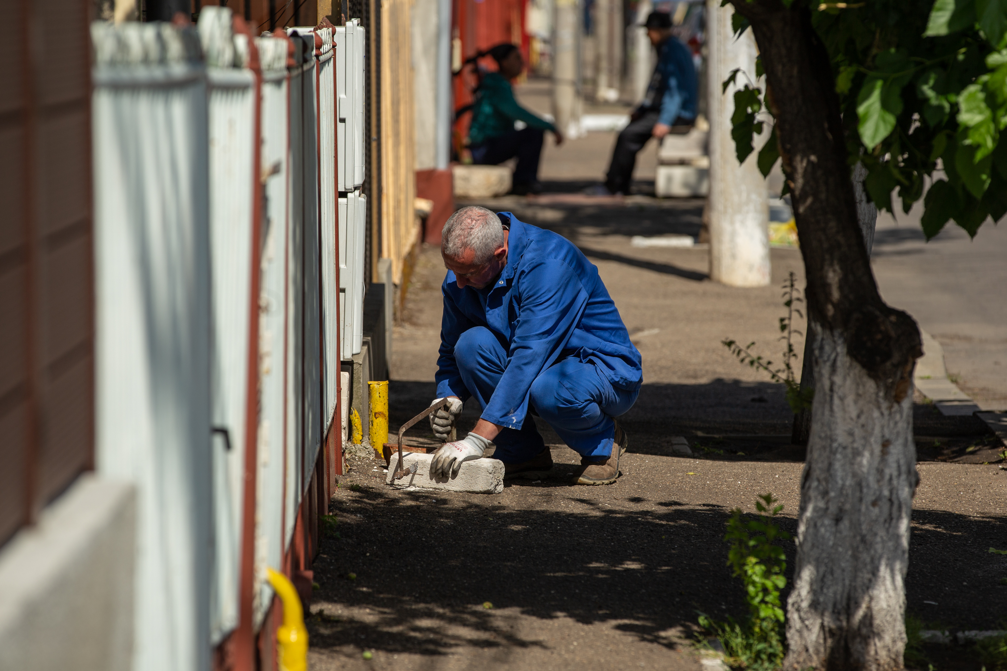În cartierul Poştă din Buzău, carantina a trecut, supărarea pe autorităţi a rămas: “Ne-au băgat în spital ca să sperie lumea”