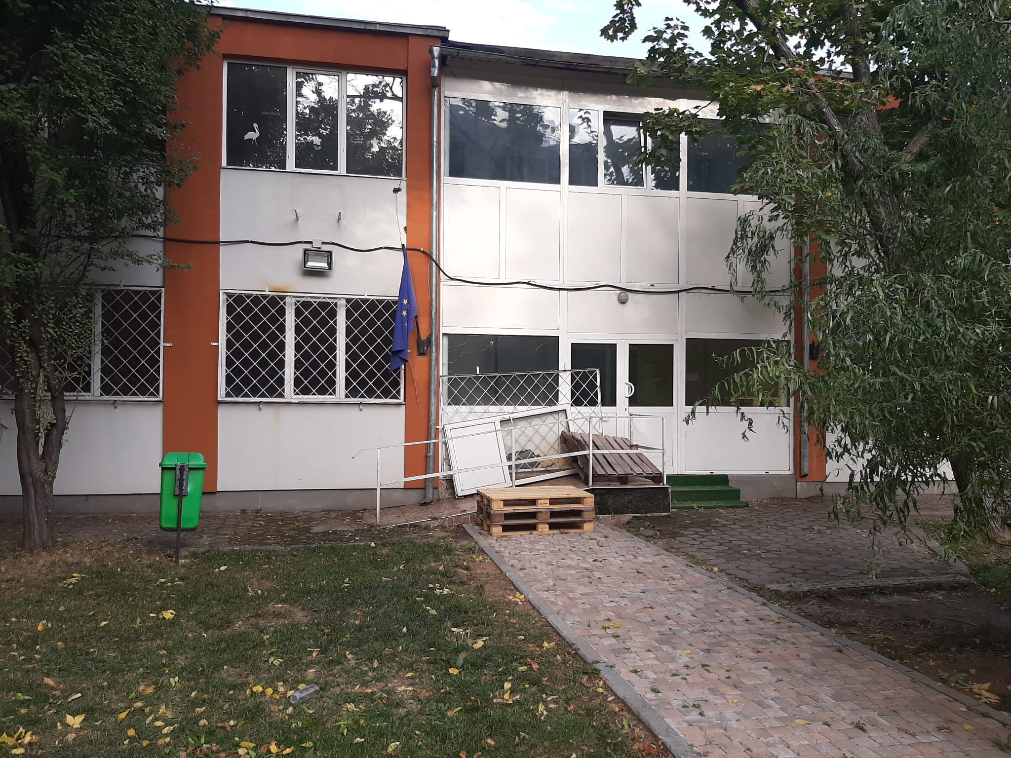 Mii de elevi din sectorul 4, mutați de primărie „temporar” în alte locații, pentru consolidări care nu au început nici după 2 ani