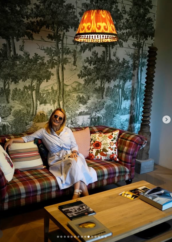 Noi imagini cu Andreea Esca la Căminul Cultural, construit în Porumbacu de Sus. „Am visat la locul acesta și acum sunt foarte fericită”
