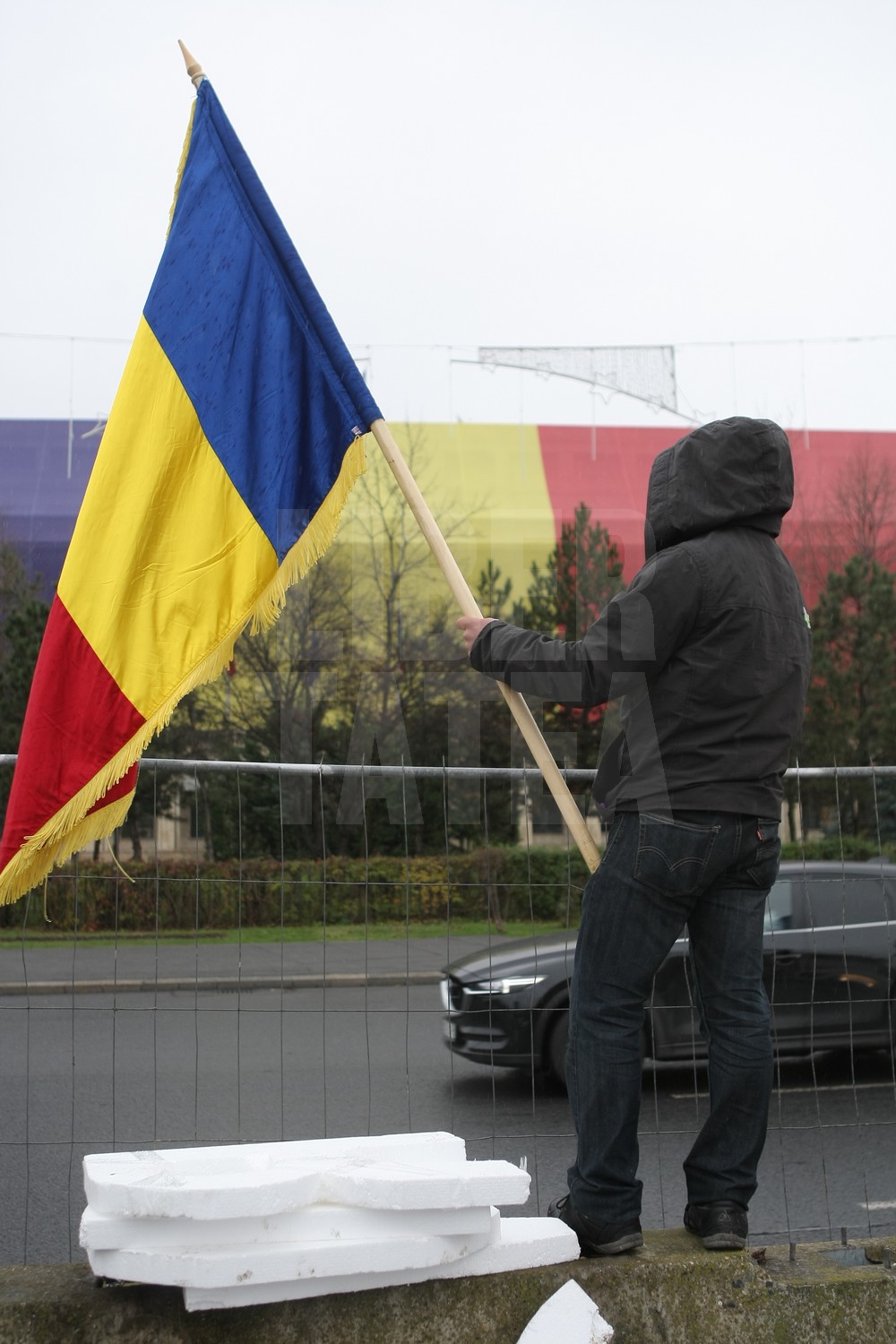 UPDATE. Protest și incidente în Piața Victoriei. Anchetă MAI după împiedicarea organizării târgului de Crăciun/ FOTO
