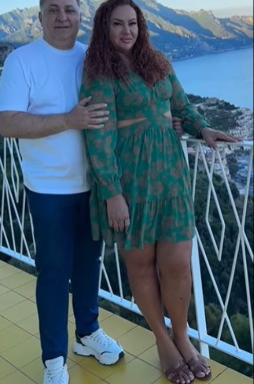 Dovada că Vali Vijelie a fost iertat de soție după ce a fost surprins alături de altă femeie. Cum a împăcat-o pe Carmen Rusu