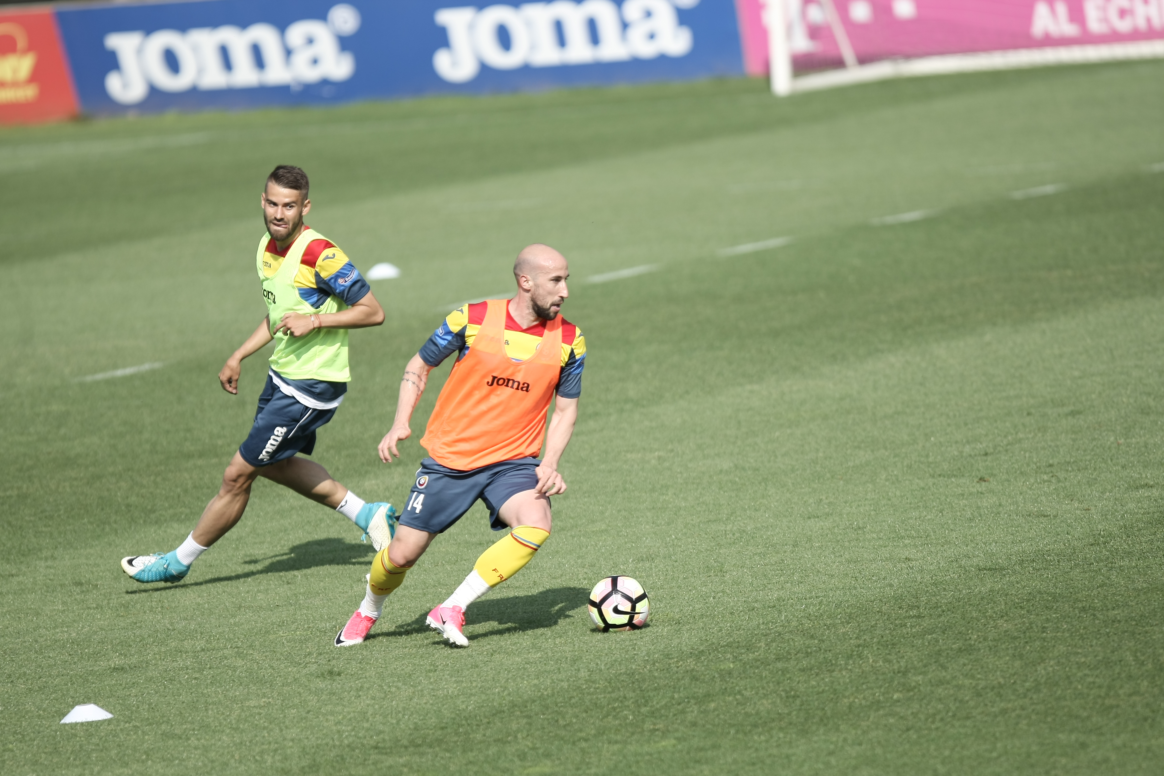Naționala de fotbal a României a efectuat un antrenament deschis publicului. Meciul decisiv cu Polonia se apropie / FOTO&VIDEO