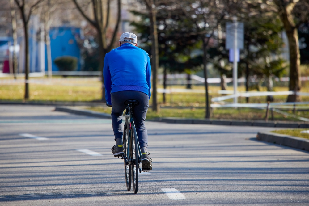 Mennyi sör fér bele, ha valaki biciklivel megy locsolkodni?