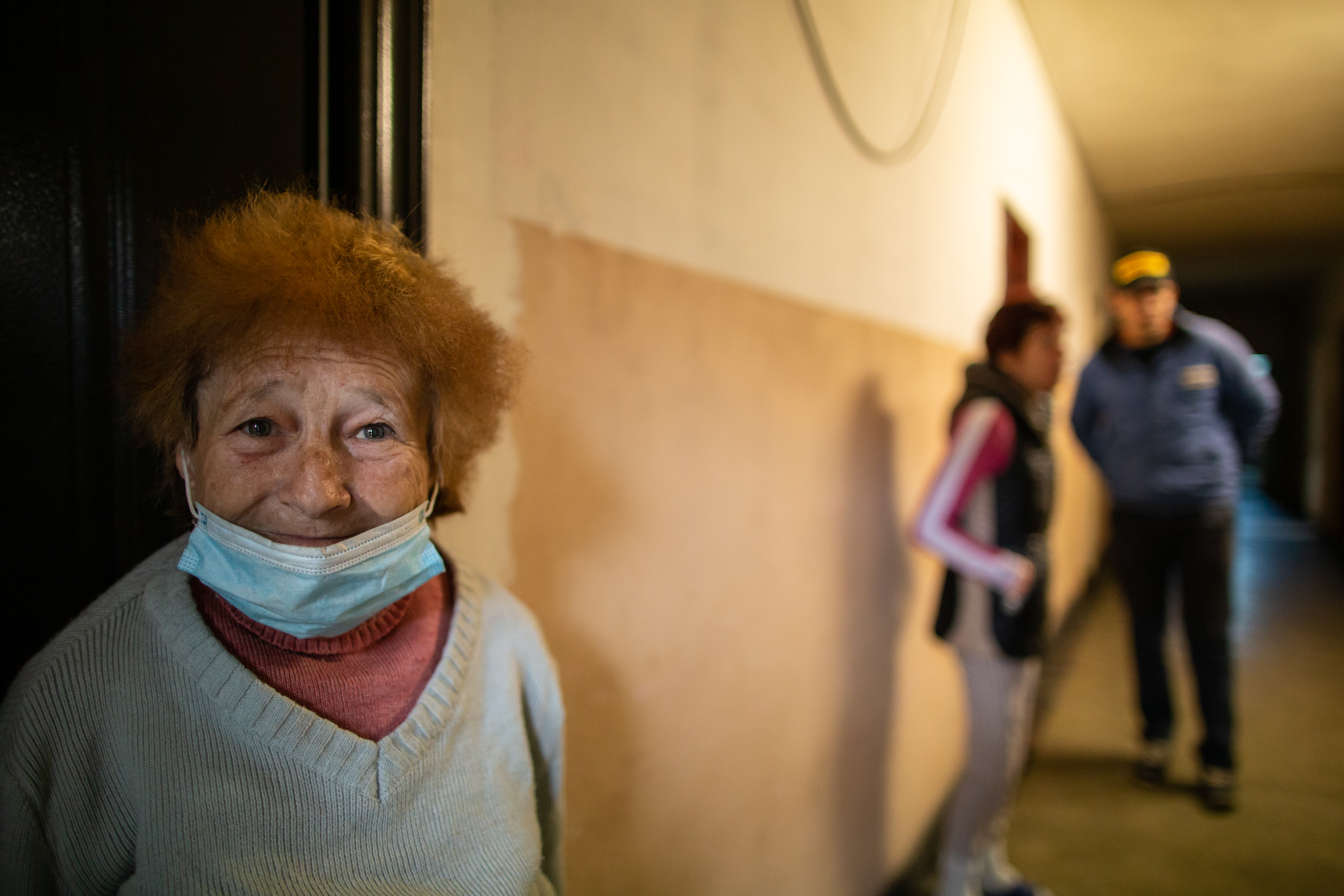 Oameni fără nici o armă în fața coronavirusului. Igienă la lighean și veceuri turcești în ”blocurile grecești” din Ștefănești
