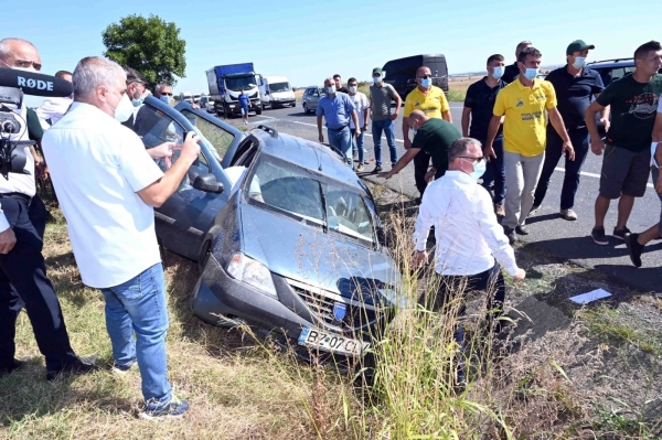 VIDEO | Ministrul Adrian Oros a acordat primul ajutor la un accident produs în județul Buzău: "Am alergat toți la marginea șoselei"