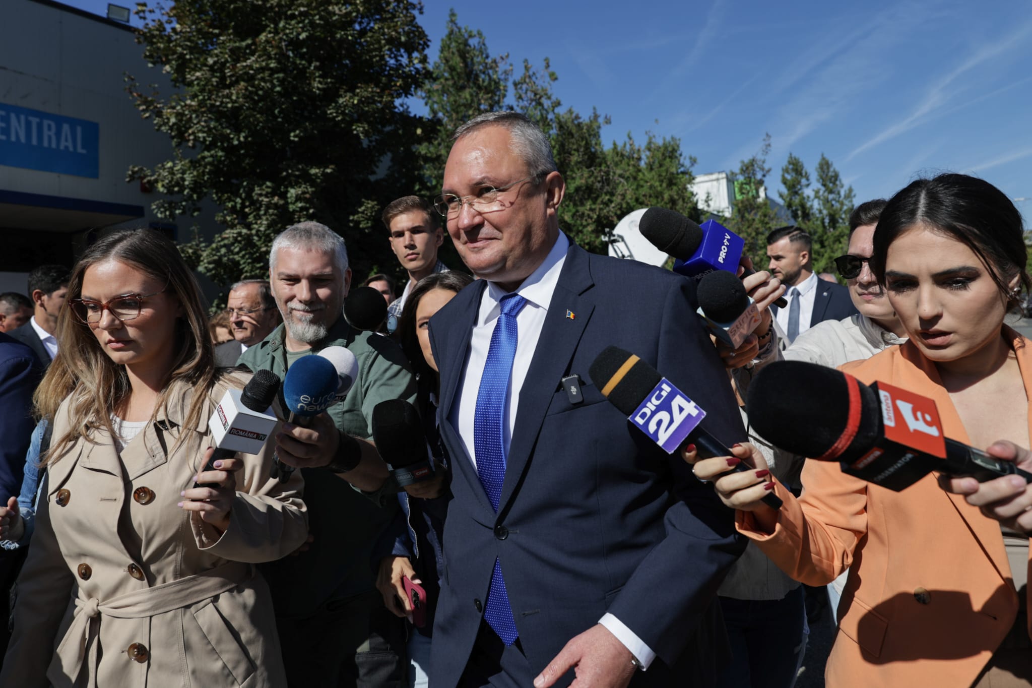 Nicolae Ciucă şi-a depus candidatura la alegerile prezidenţiale: „România are nevoie de o viziune de dreapta”
