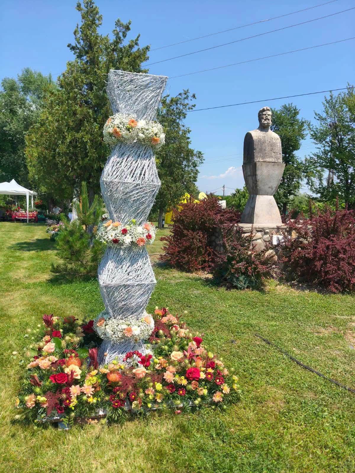 Acasă la Brâncuși. De la Artă la genialitate: motocicliști în ie, drone desenând Măiastra, ikebana cu imortele și Turneul Stradivarius