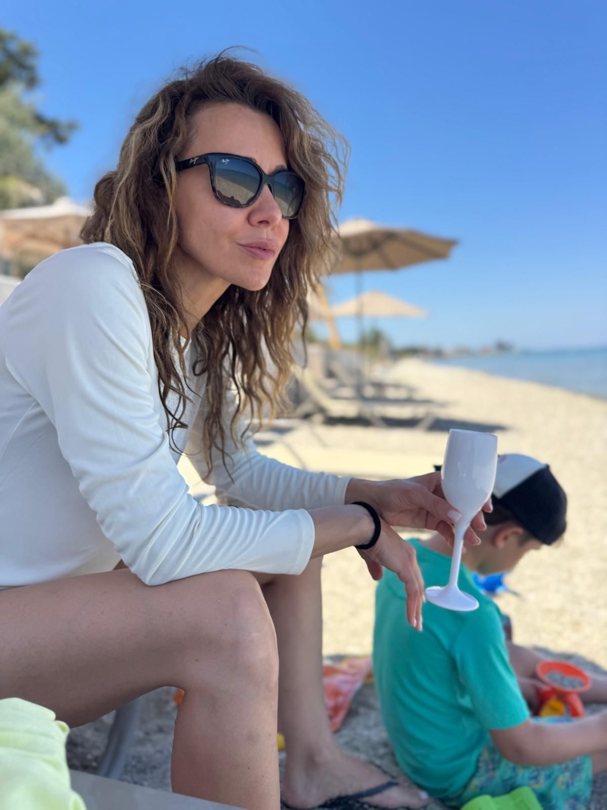 Actorii Bogdan Albulescu și Andreea Vasile, vacanță împreună: „Timp cu familia, liniște și bucurie”. Ce au făcut în Grecia