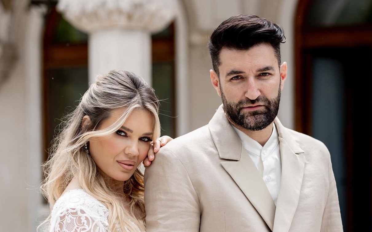 Smiley nu-i dă explicații Ginei Pistol când ajunge târziu acasă: „Nu pune prea multe întrebări”. Cum e căsnicia lor la un an de la nuntă