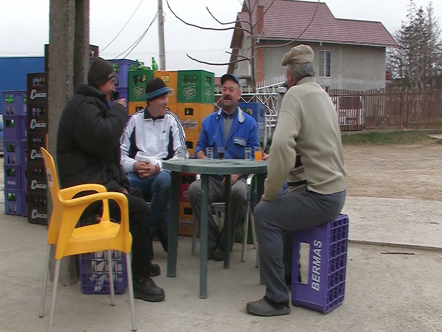 Botoşănenii ţin la tradiţii! Au băut cele 40 de păhărele de alcool! „Ahhh că tare e bună...Udrea” GALERIE FOTO