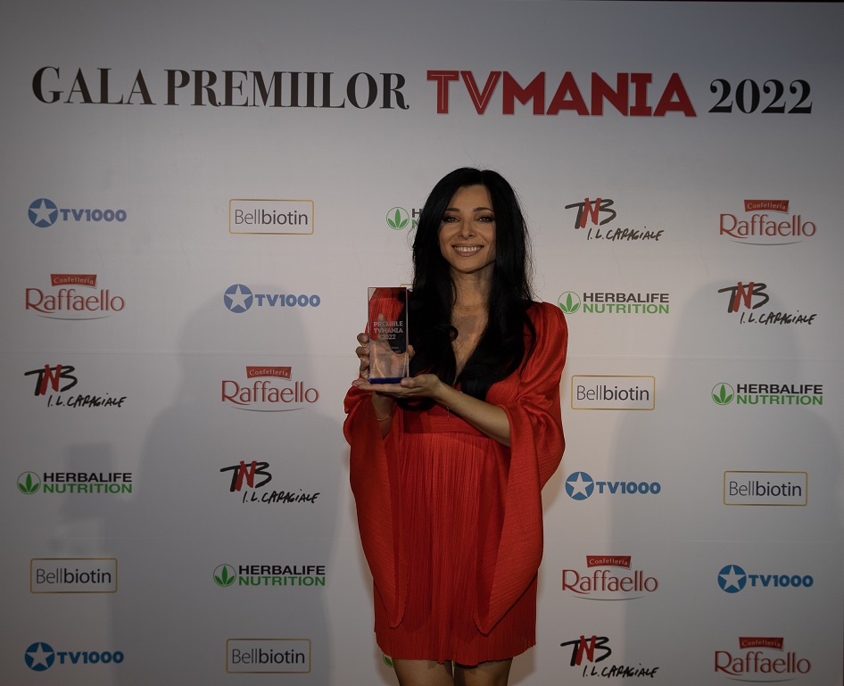 Cum au apărut vedetele Pro TV la Premiile TVMania 2022. Roxana Hulpe, însărcinată în șase luni, a purtat o rochie mulată