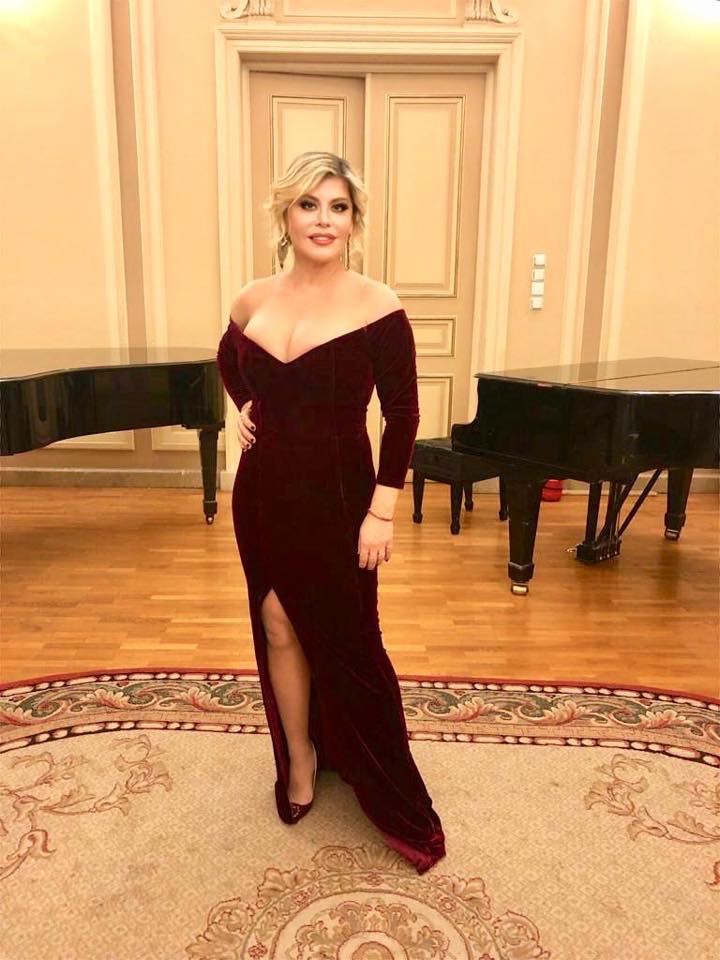 Loredana Groza a afișat un decolteu de vis. "Ce-i frumos și lui Dumnezeu îi place" | FOTO