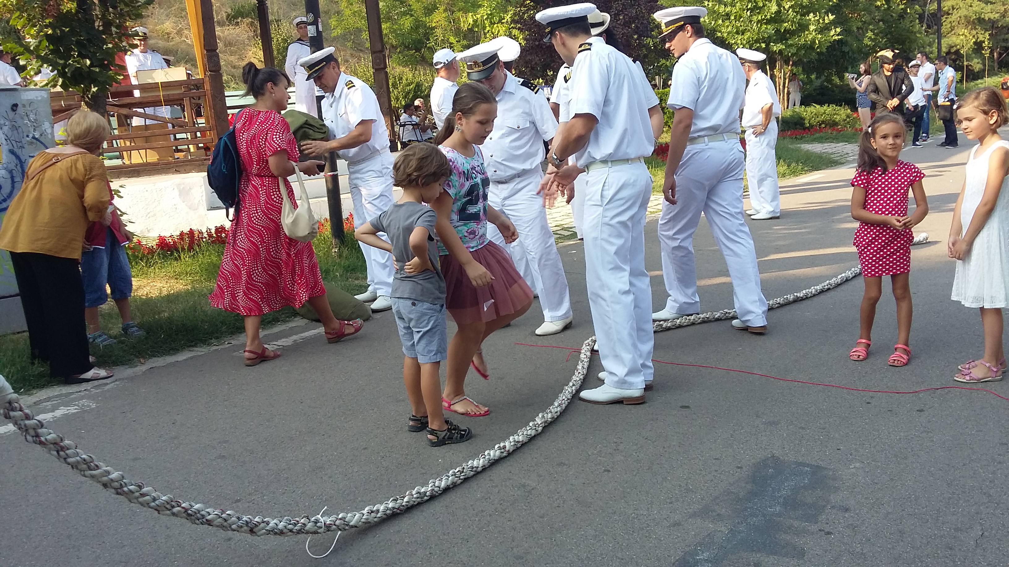 Zeul Neptun a venit mai devreme pe faleza din Galați, pentru marinari! VEZI programul maifestărilor de Ziua Marinei