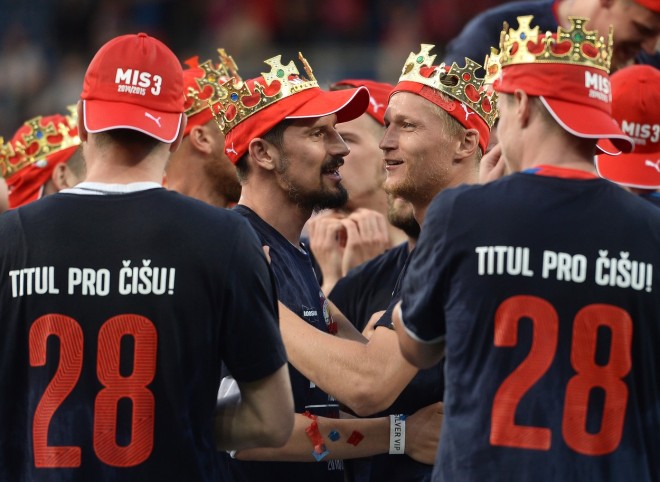 Viktoria Plzen - Astra Giurgiu (joi, ora 22:05). Cehii vând brățări speciale pentru susținerea lui Marian Cisovsky, grav bolnav | VIDEO