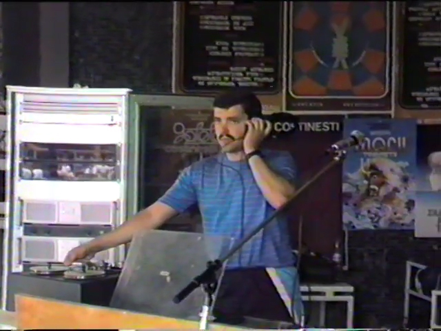 Sunt din „generația Untold”. Cum am văzut un film despre discotecile comuniste și cozile la alimente
