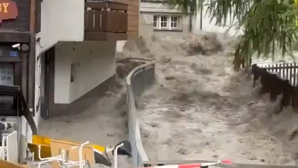 Földcsuszamlás volt Svájcban - többen eltűntek - videók