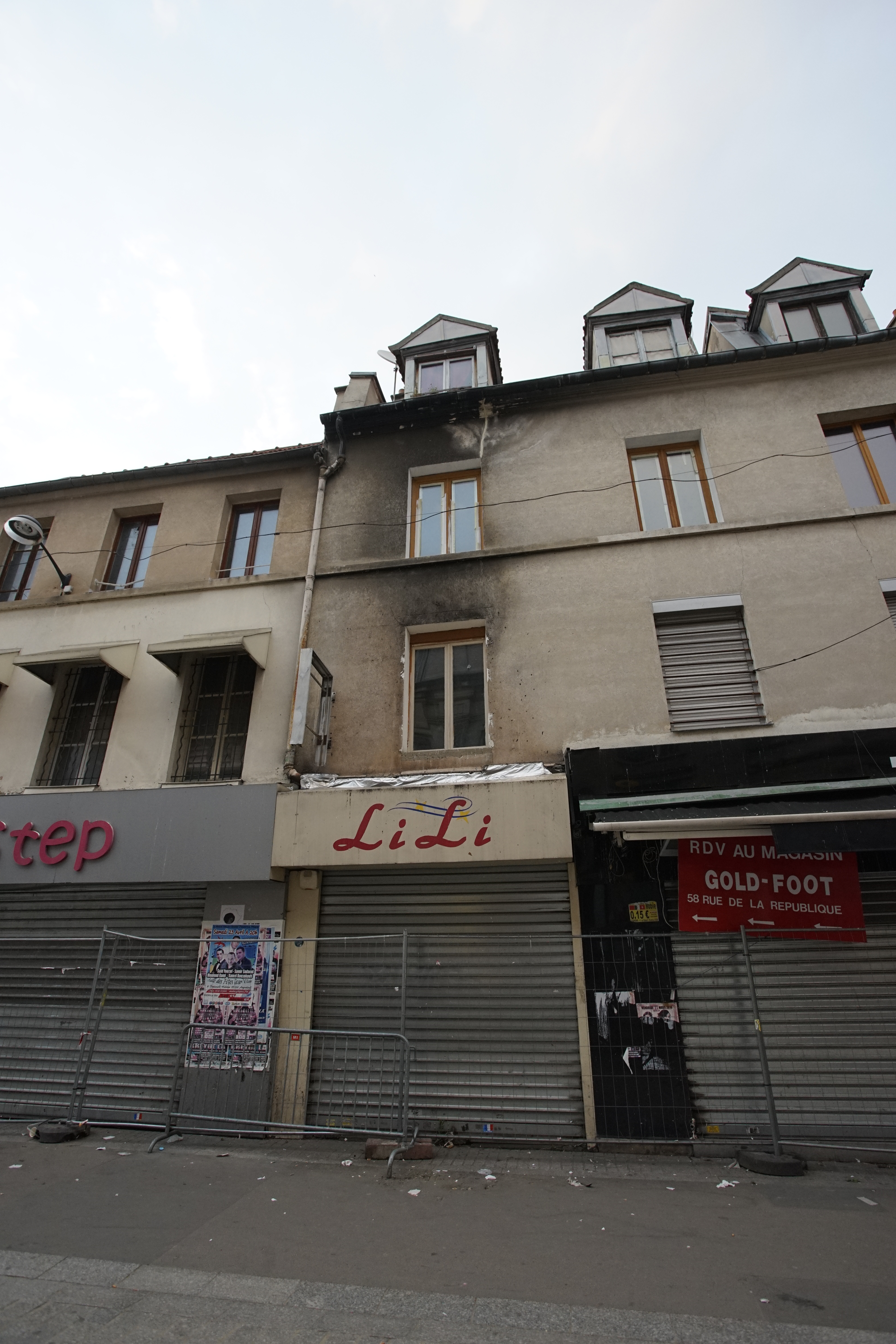 Euro 2016. Reportaj din infernul de la Saint-Denis. Vineri jucăm aici, pe Stade de France, cu gazdele! ”Explodează câte o bombă la două săptămâni și se trage cu Kalașnikovul” EXCLUSIV&FOTO