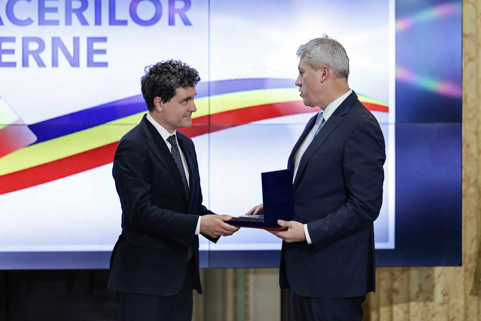 Mesajul transmis de Nicuşor Dan la aniversarea MAI despre violenţa la adresa femeilor și despre consumul de droguri