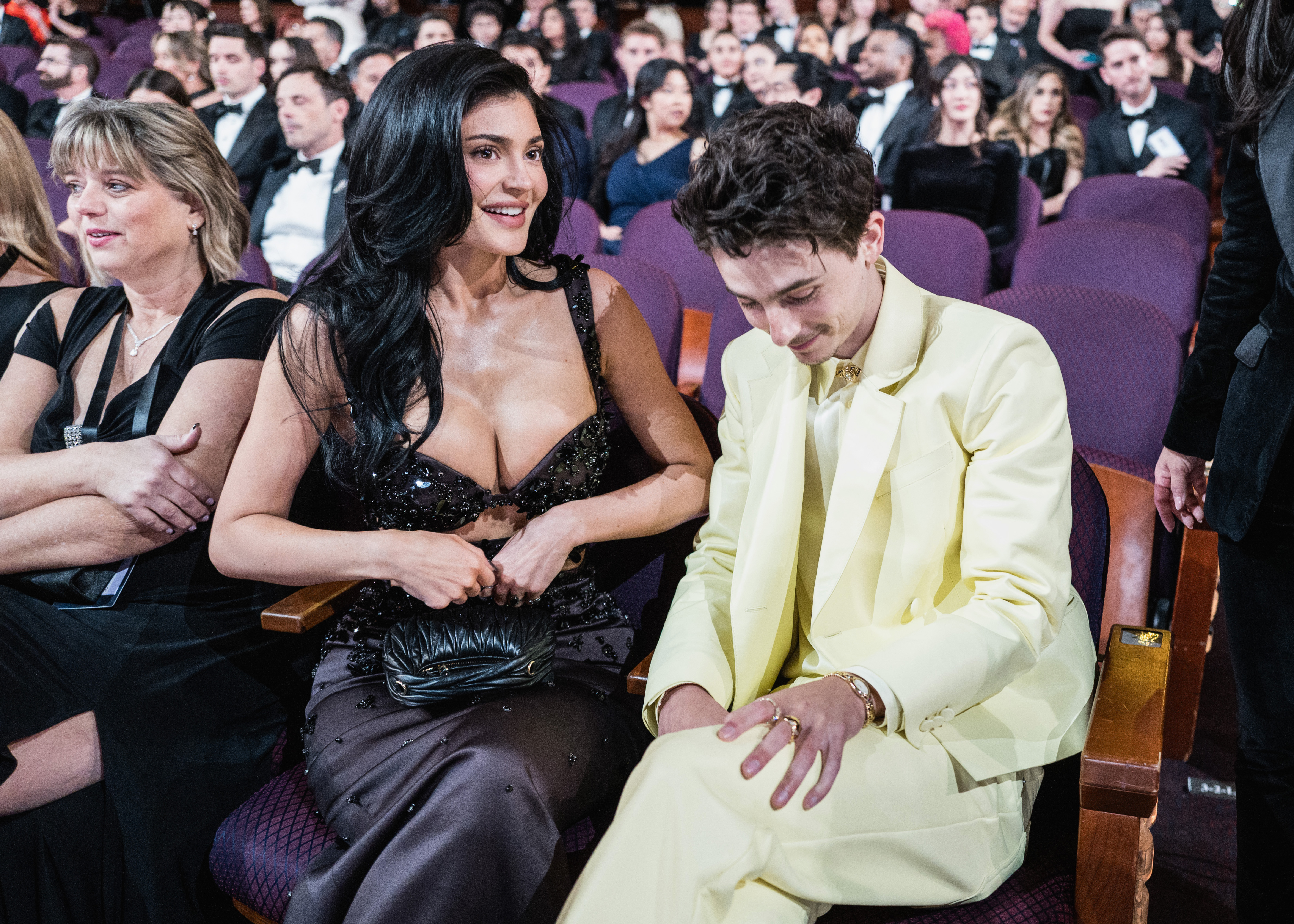 Chalamet úgy döntött, hogy Kylie Jenner nélkül pózol ezen az estén is a vörös szőnyegen, ahogy az a díjszezonban már hagyomány volt a párnál