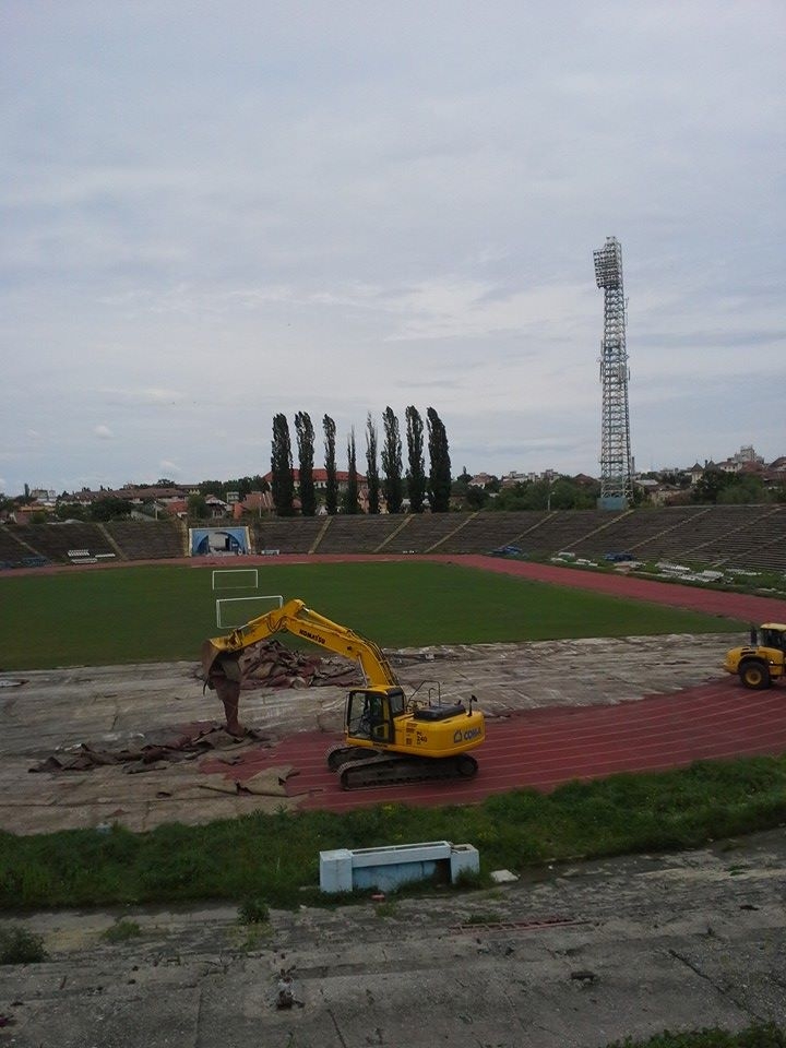 Gata, au intrat buldozerele pe legendarul stadion ”Oblemenco”! / GALERIE FOTO