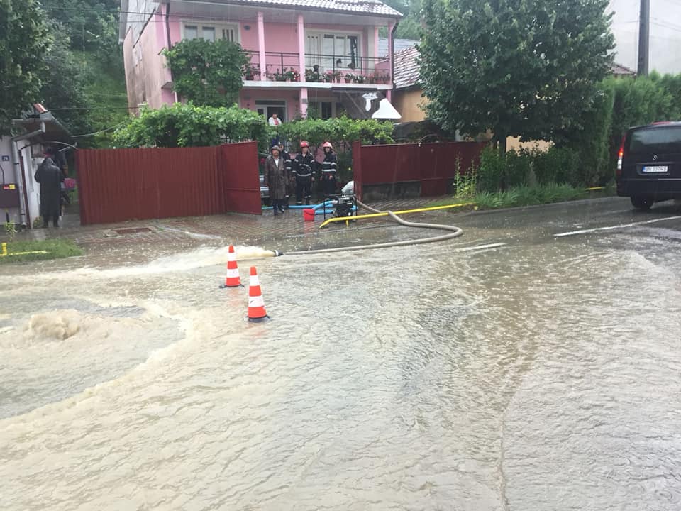Inundaţiile au produs pagube în patru localităţi din Bistriţa-Năsăud, inclusiv în orașul Bistrița
