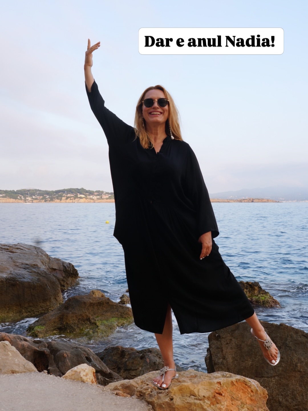 Andreea Esca, imagini virale de la mare. Ce spune vedeta despre înălțimea ei