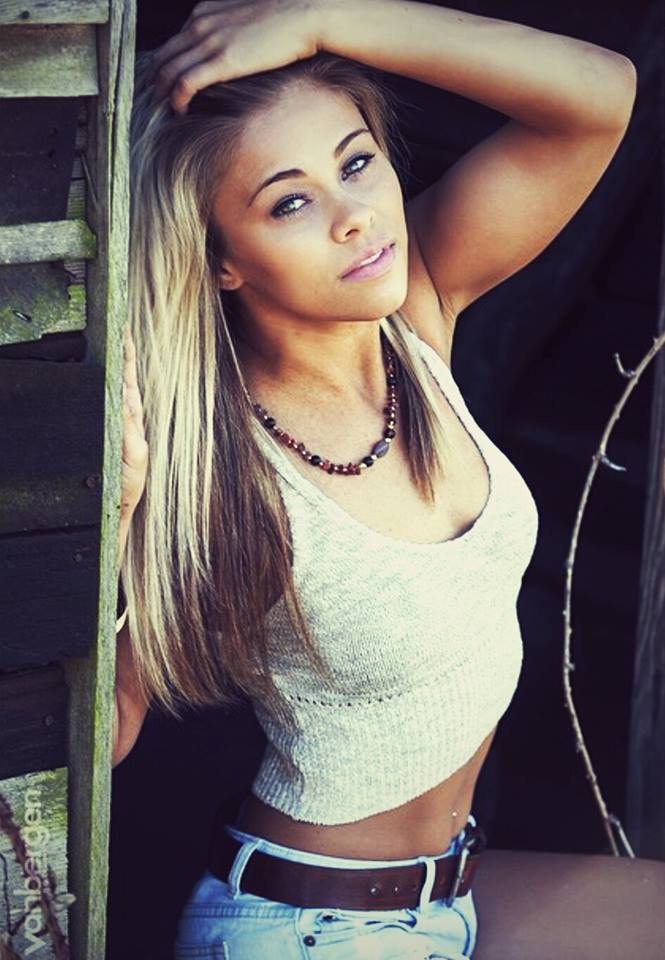 Faceți loc, ies scântei! Fetele astea se vor bate până la sânge! GALERIE FOTO HOT