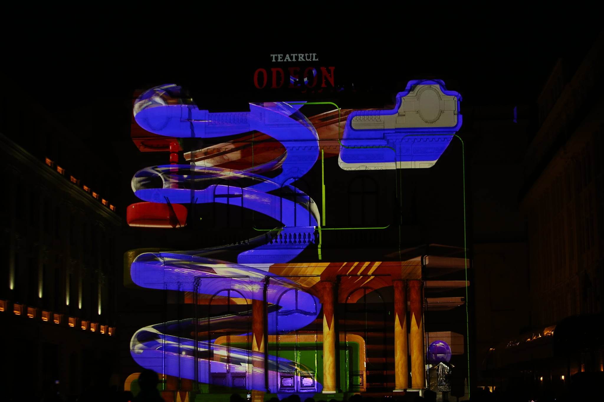 Spotlight 2023. Imagini spectaculoase surprinse pe Calea Victoriei de la festivalul luminilor
