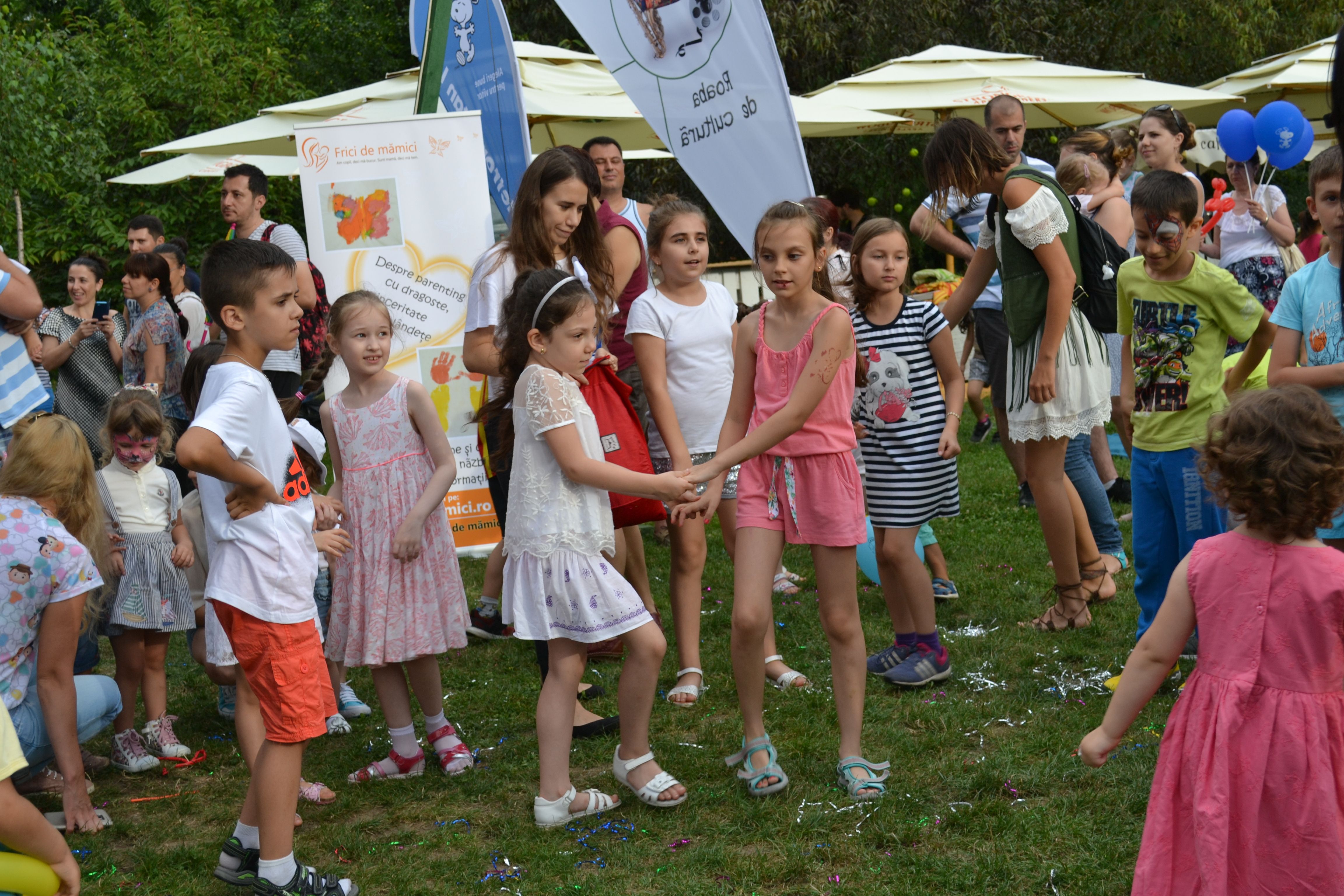 Dana Rogoz, la picnic cu soțul și fiul ei. Uite cât de mare a crescut băiețelul vedetei | FOTO & VIDEO