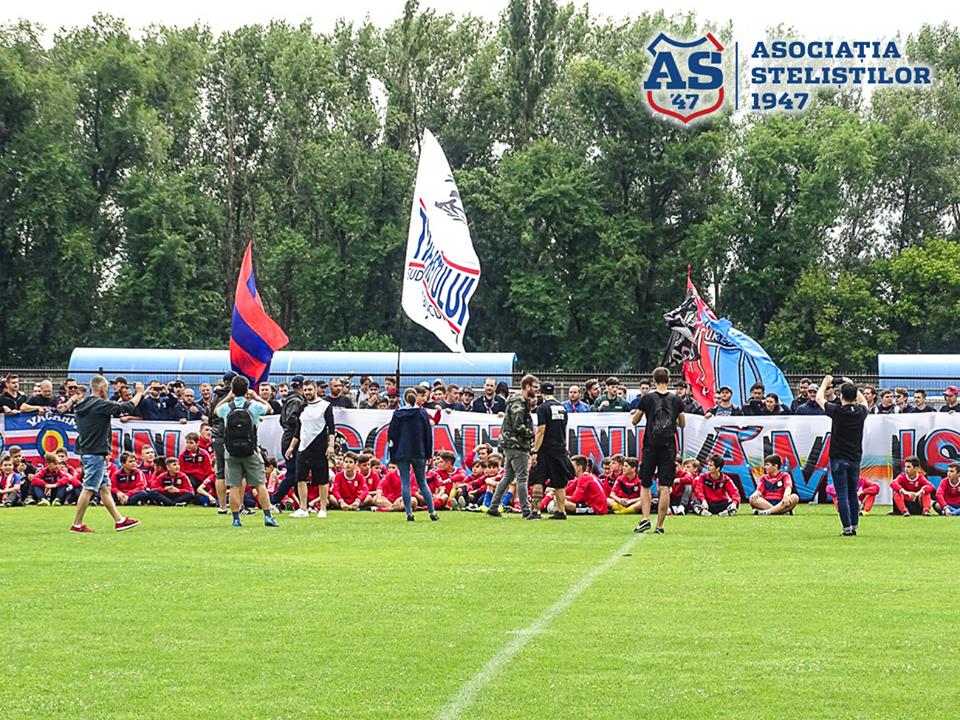 CSA Steaua are primul antrenament cu public în Ghencea, de la ora 9.30. Fanii din Peluza Sud fac spectacol | VIDEO&GALERIE FOTO