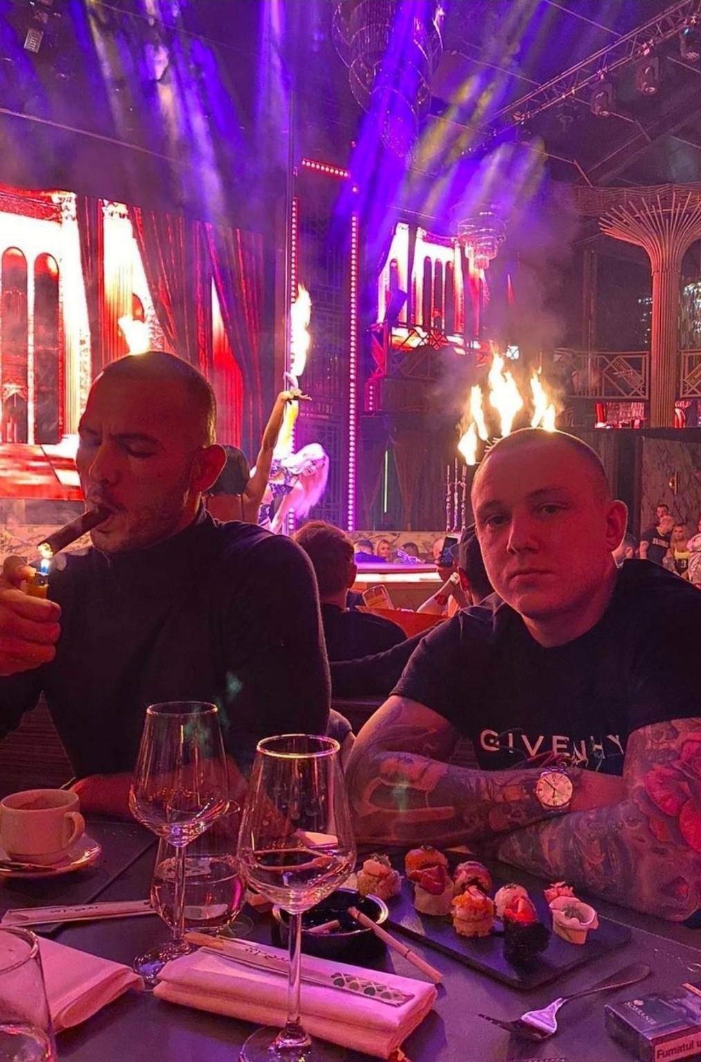 Cine e Vlad Obu, „imitația” fraților Tate care îi învaţă pe băieţi „şcoala vieţii” şi dispreţul faţă de femei. Poliția a făcut percheziții în casa lui