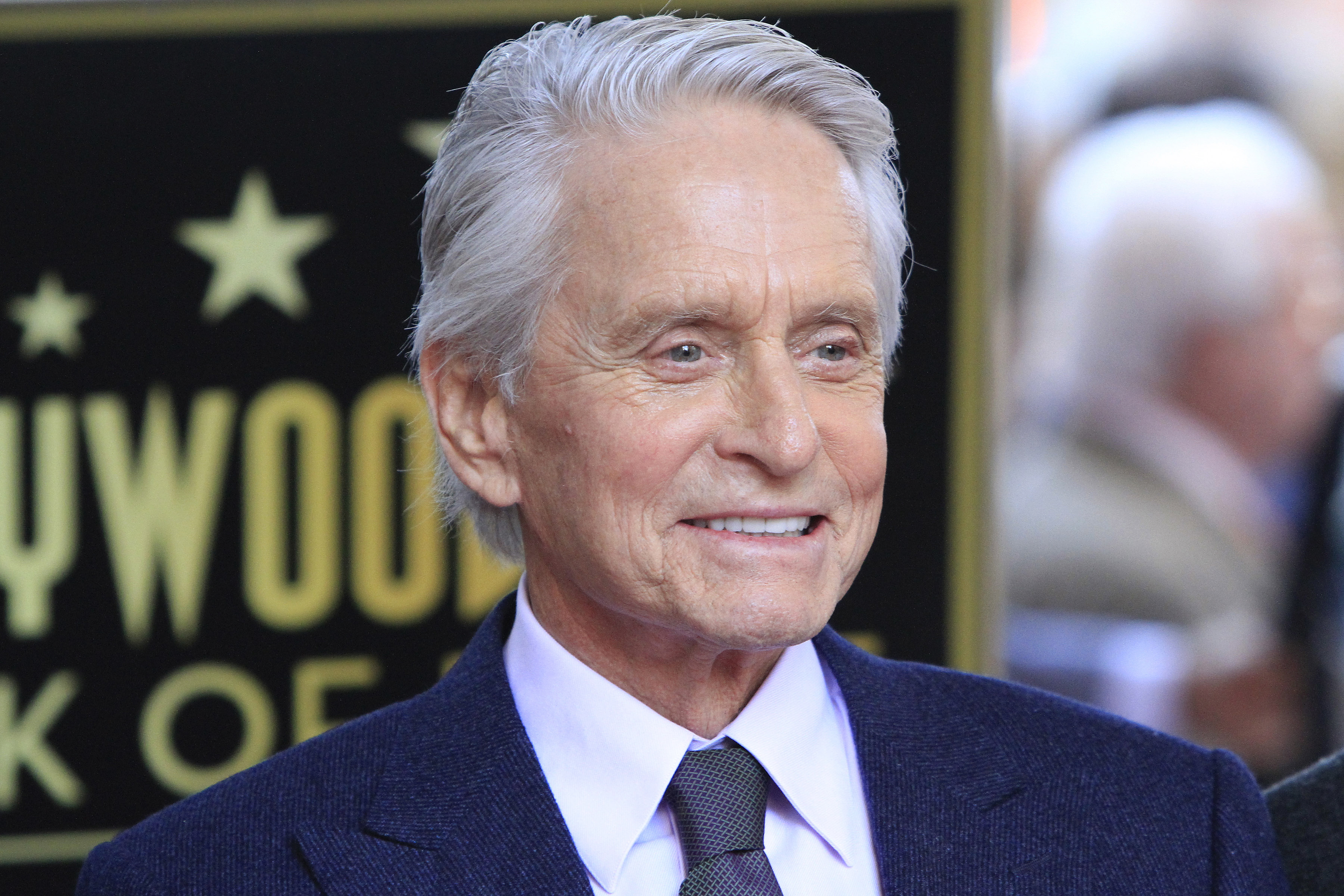 FOTO | Michael Douglas a primit o stea pe Walk of Fame. Imagini de la ceremonia de dezvelire