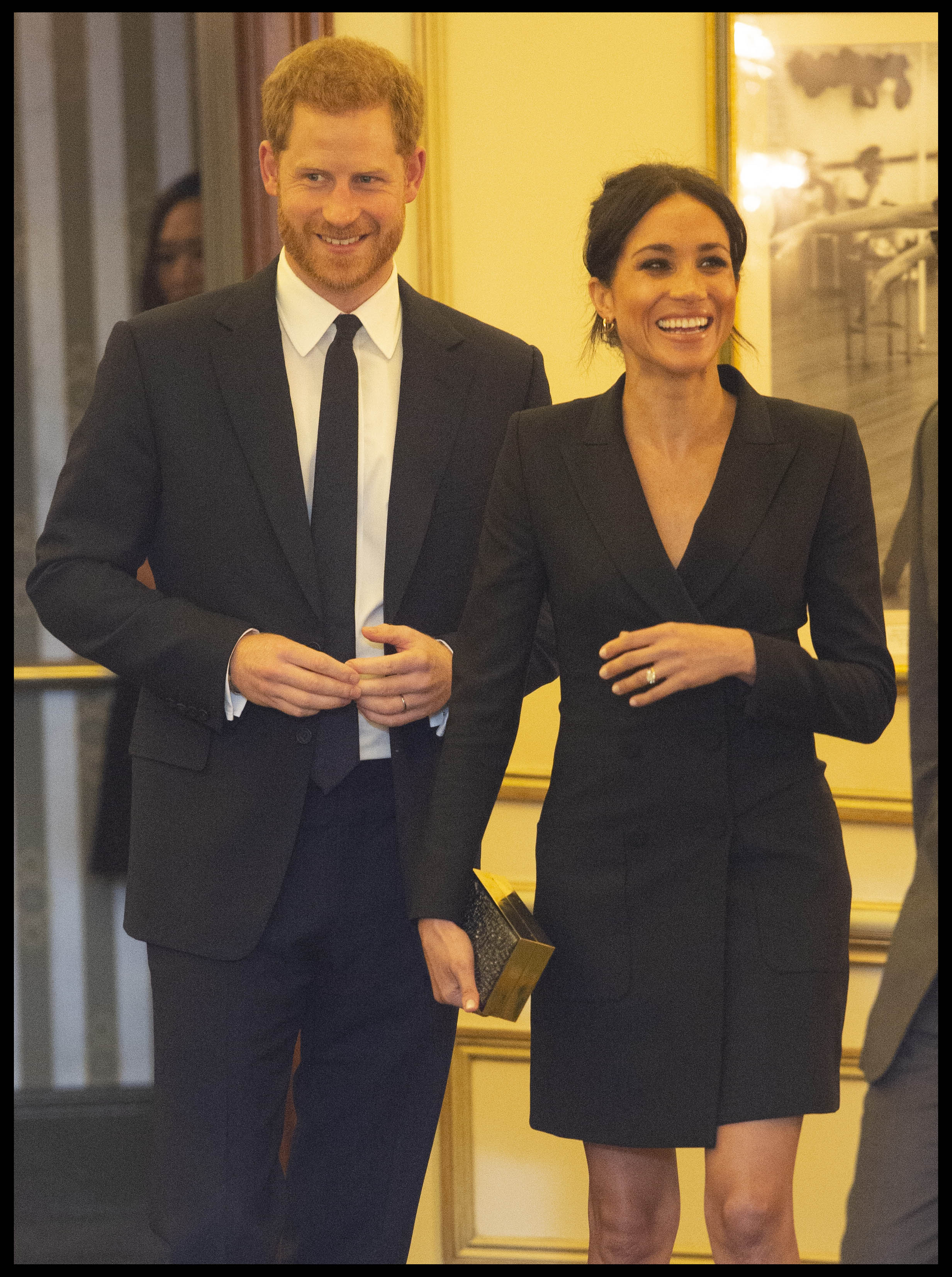 FOTO | Meghan Markle, apariţie de senzaţie într-o rochie tuxedo mini