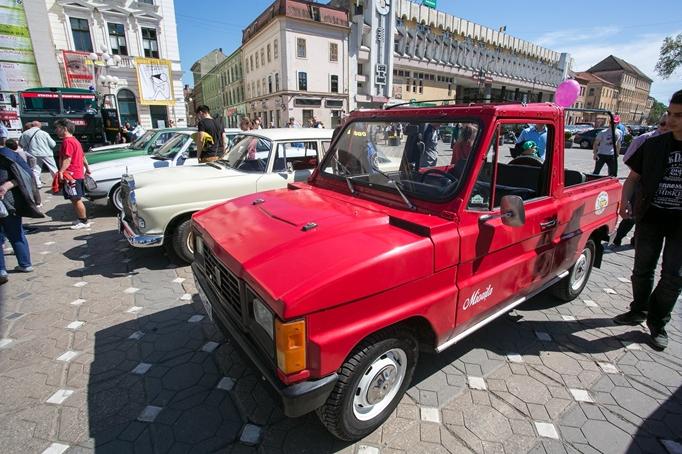 "Retro Parada Primăverii" organizată în zeci de oraşe din ţară! GALERIE FOTO