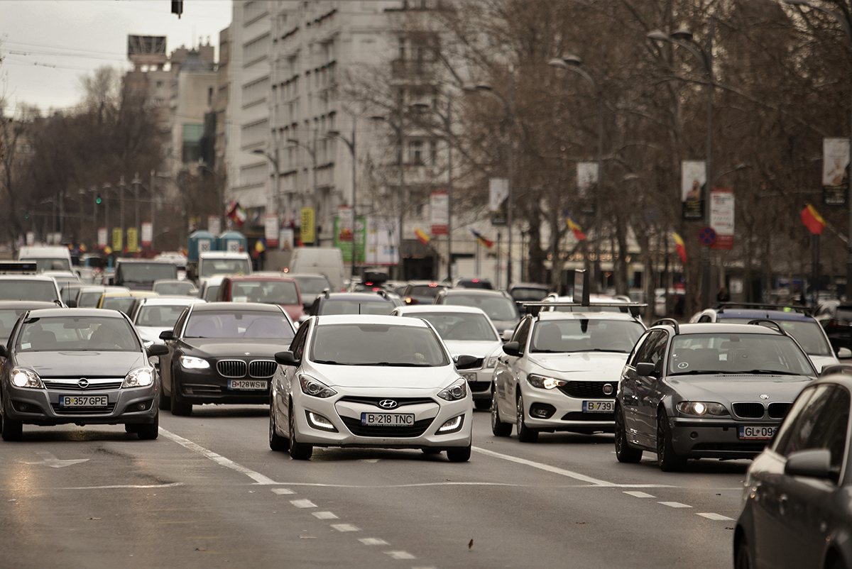 REPORTAJ. Viața în Bucureștiul mașinilor, unde există un autoturism aproape la fiecare pieton