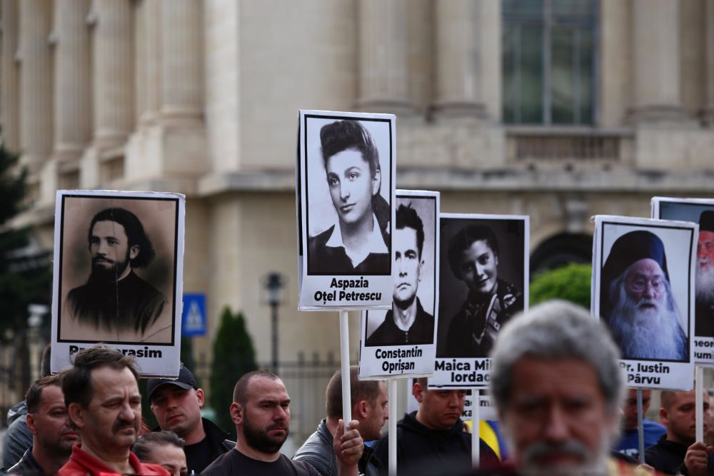 FOTO/ Ziua națională de cinstire a martirilor din temnițele comuniste a fost comemorată în Piața Revoluției