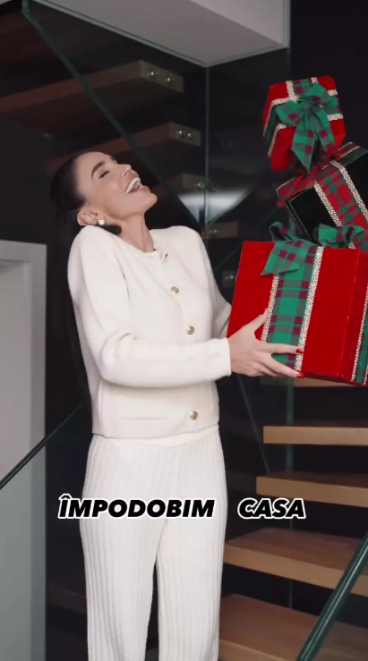 Imagini din casa Adelinei Pestrițu, împodobită de Crăciun. Bradul este spectaculos. Ce mesaj i-a transmis Diana Dumitrescu