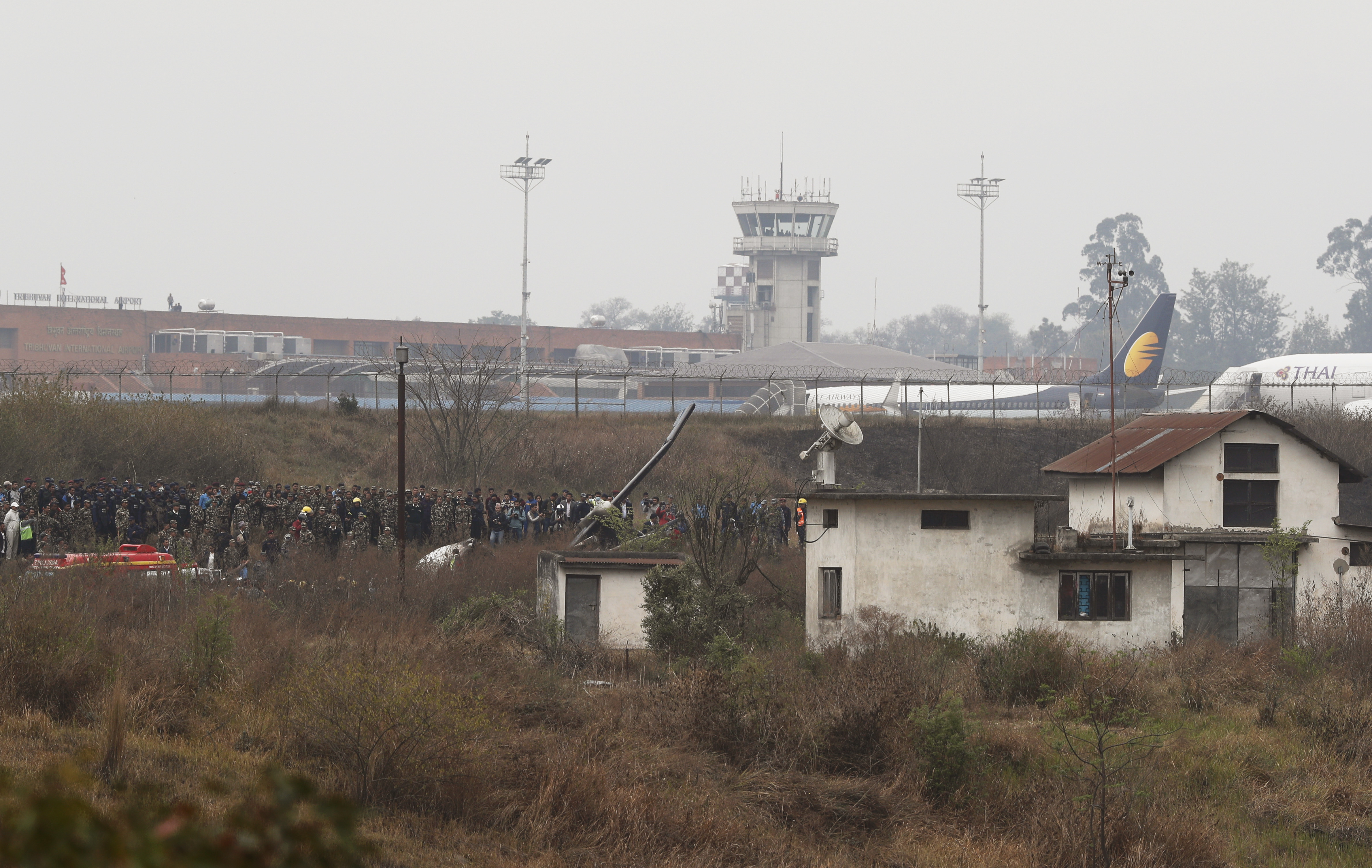 FOTO | Avion prăbușit pe aeroportul din Kathmandu, Nepal 49 de oameni au murit