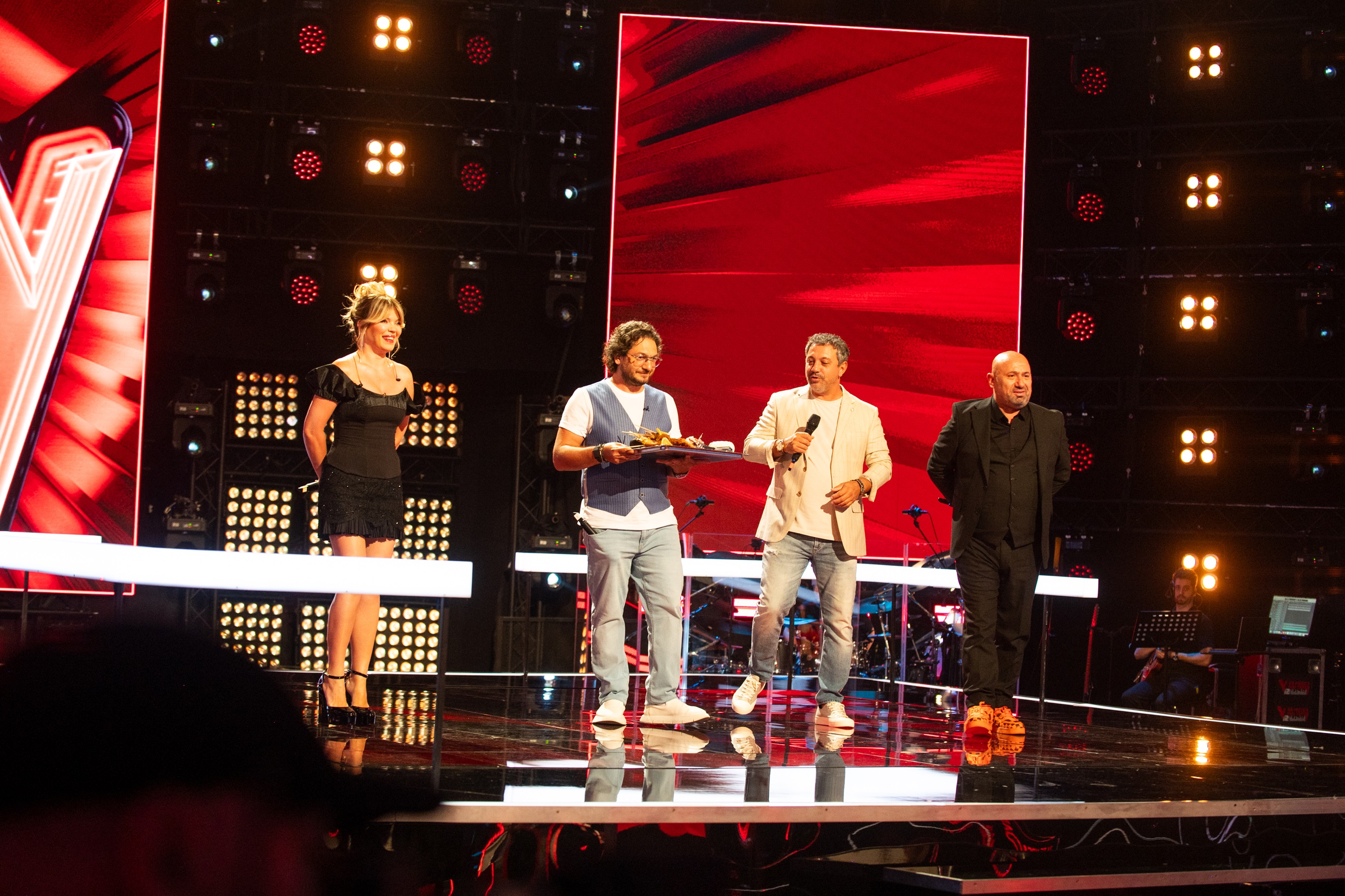 Gina Pistol și Smiley cântă împreună la Vocea României 2024. Li se alătură și jurații de la MasterChef: „A fost așa de intens momentul”