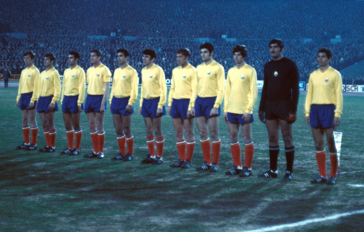 Cine a fost Mircea Lucescu. Imagini de arhivă cu căpitanul României la Mondialul din 1970, creatorul lui Dinamo de la finalul anilor '80 și unul dintre cei mai titrați antrenori din istorie