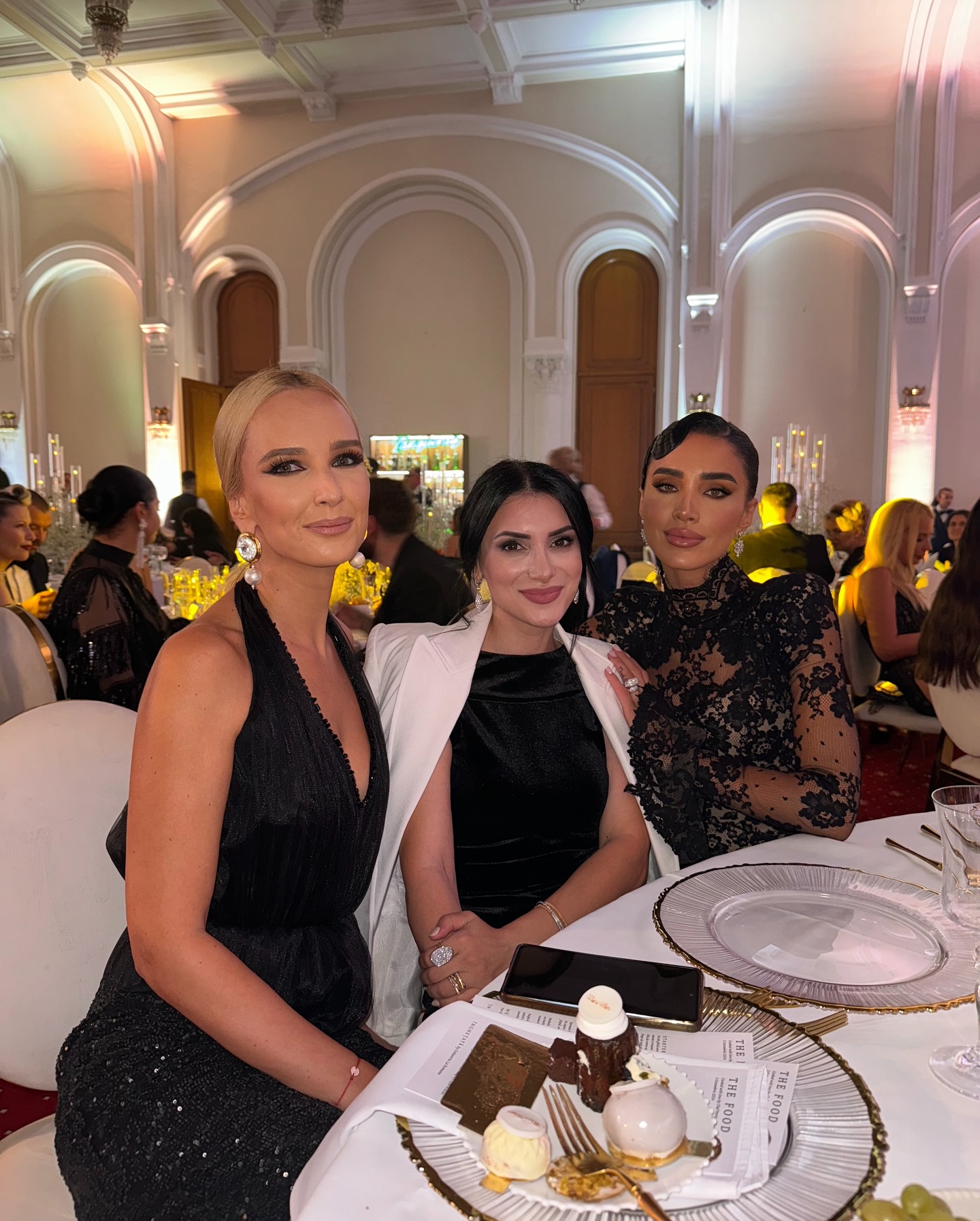 Monica Bîrlădeanu și Valeriu Gheorghiță s-au căsătorit. Imagini de la nunta actriței, care a avut două rochii de mireasă