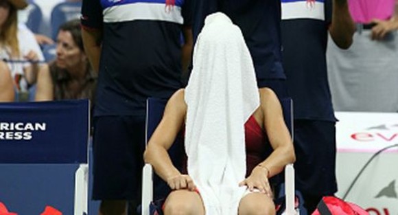 Darren Cahill râde de Simona Halep! ^Jucătoarea noastră a repetat gestul pe care-l face atunci când îi este greu / GALERIE FOTO