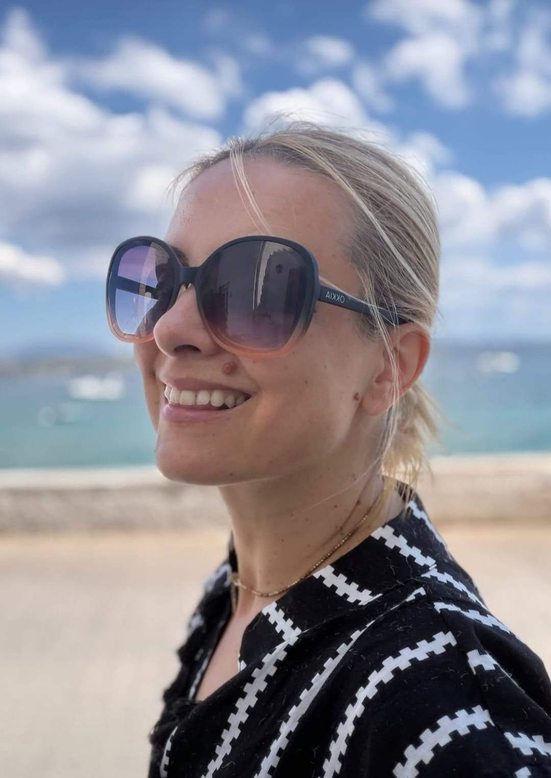 Simona Gherghe, vacanță de vis în Grecia alături de familie. Imagini din locul de care s-a îndrăgostit în urmă cu 18 ani